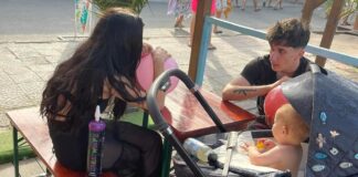 От родното Черноморие: Родители дишат райски газ пред очите на бебе